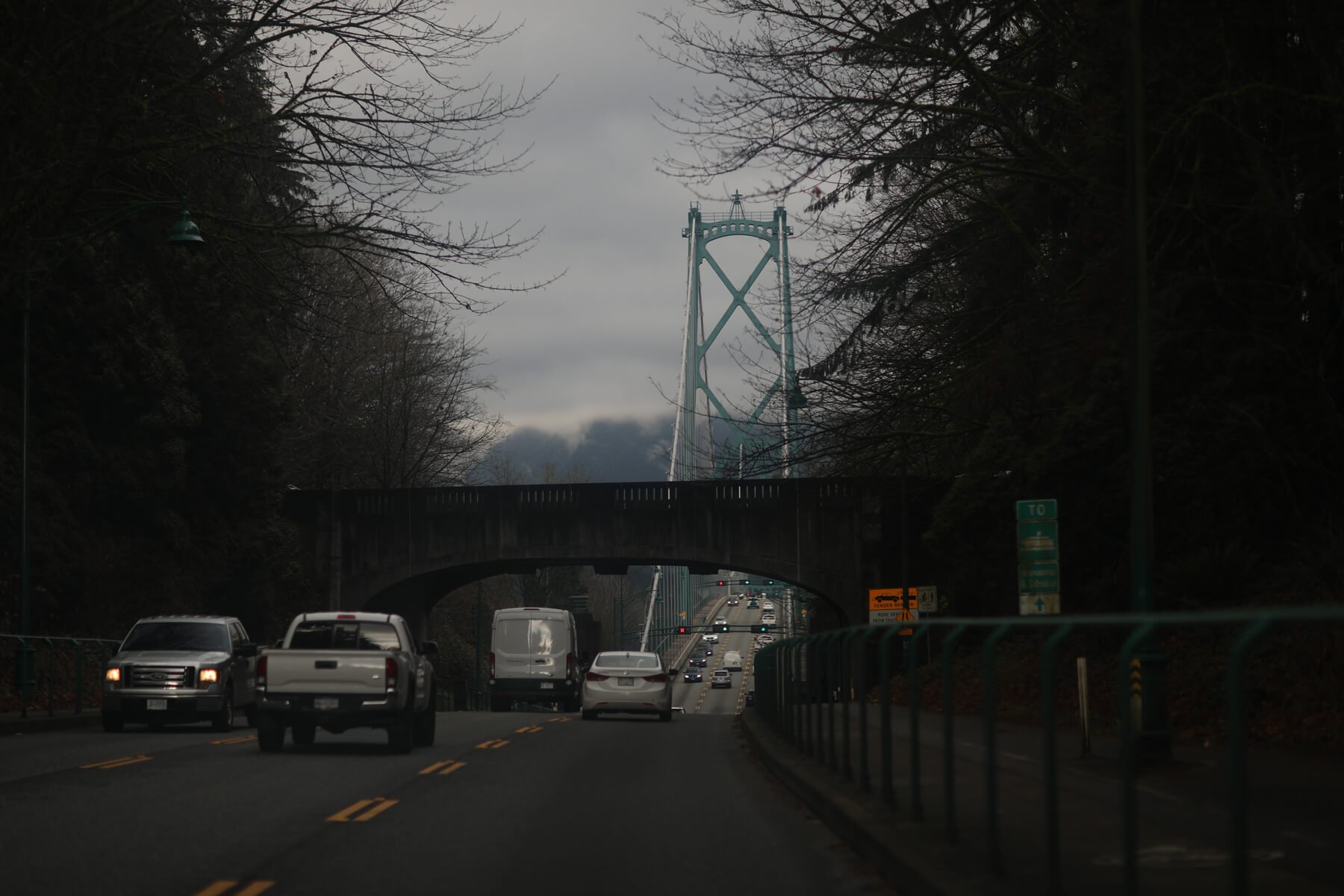 Lions-gate-bridge-in-vancouver-bc-day-trip-from-seattle