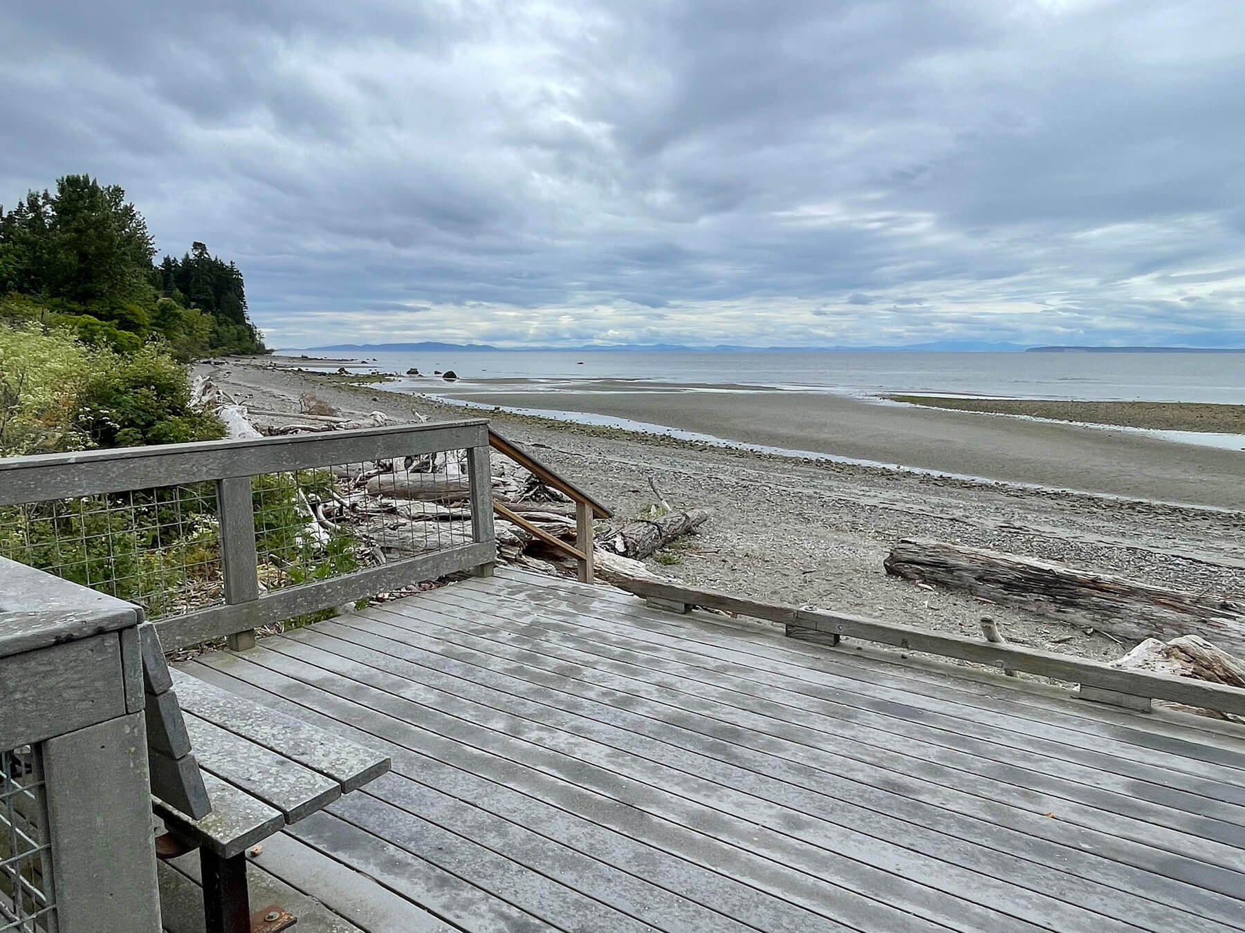 Semiahmoo-Park-beach-overlooking-the-Semiahmoo-bay